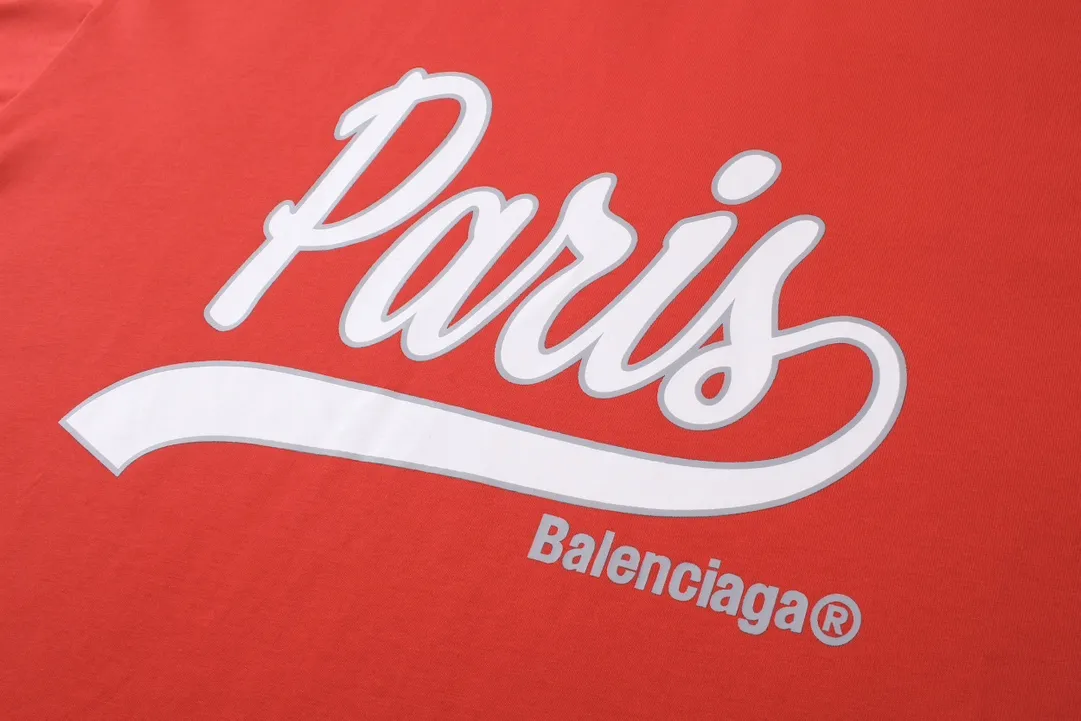 【 . Quality】BALENCI*GA/ .SS 24 New Arrival， enjoy Paris T . . Authentic ， ！ ZP 。 260 ， . ， ，。 。 . ， 。 OS . Same Style ：BL 233370 ： .，Red Size：XS S M L